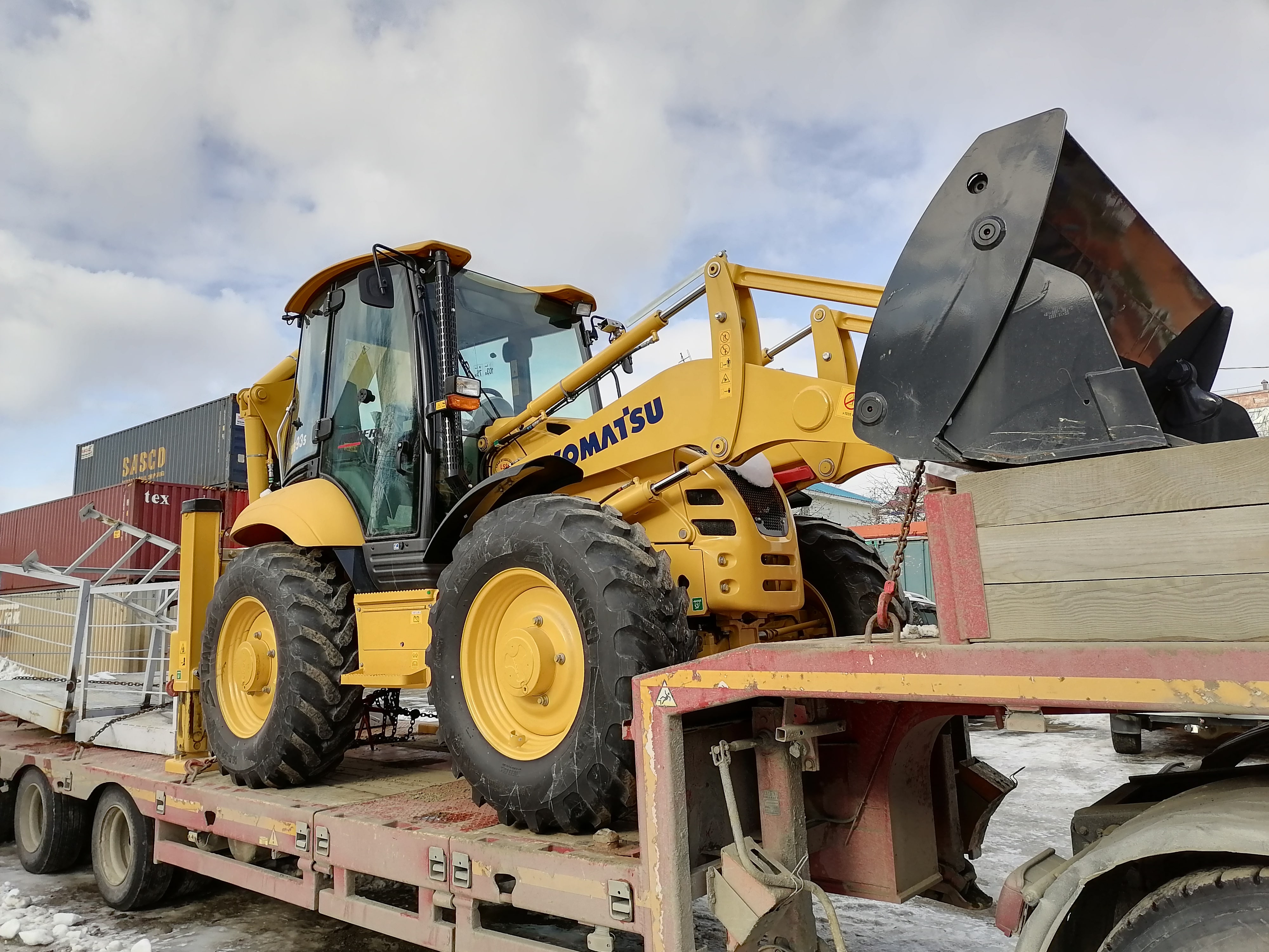 Предоставляем услуги и аренду на Погрузчик - KOMATSU WB93S-5EO, 2020 г.в.
