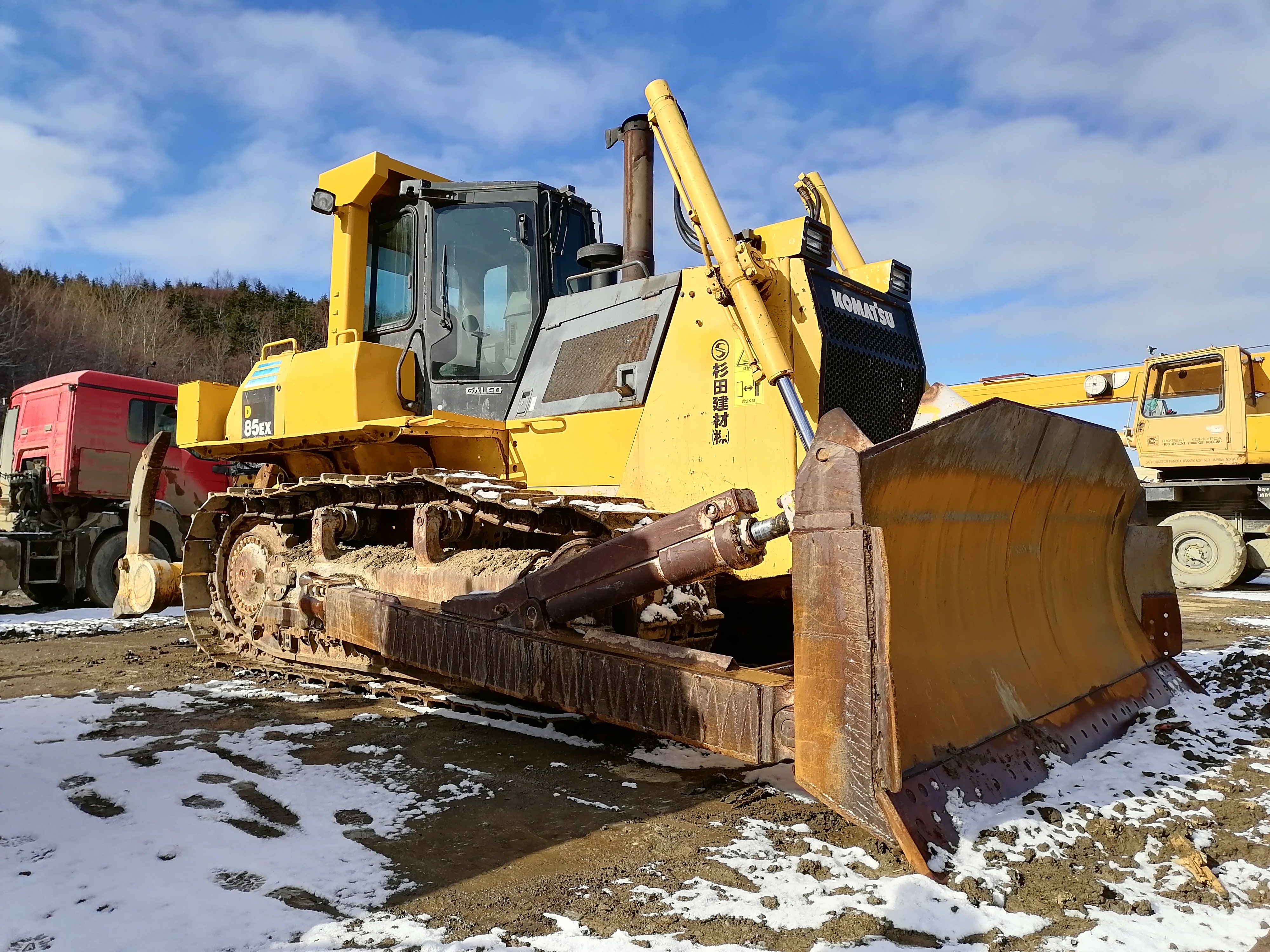 Предоставляем услуги и аренду на Бульдозер - KOMATSU D85EX-15, 2003 г.в.